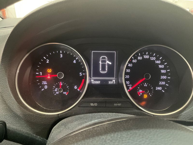 Volkswagen Polo 1.4 TDI Highline BlueMotion Tech — zdjęcie 13