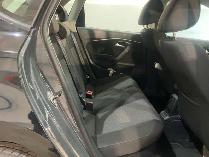 Volkswagen Polo 1.4 TDI Highline BlueMotion Tech — zdjęcie 14