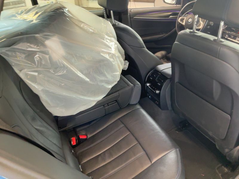 BMW 5er 530e xDrive M Sport 2022 – снимка 20