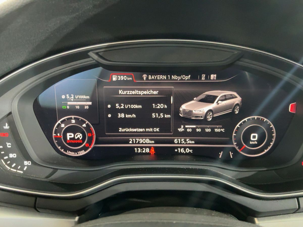 Audi A4 2017 — photo 19