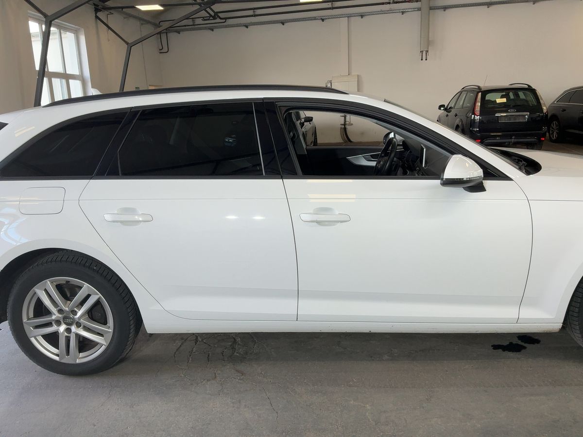 Audi A4 2017 — photo 11
