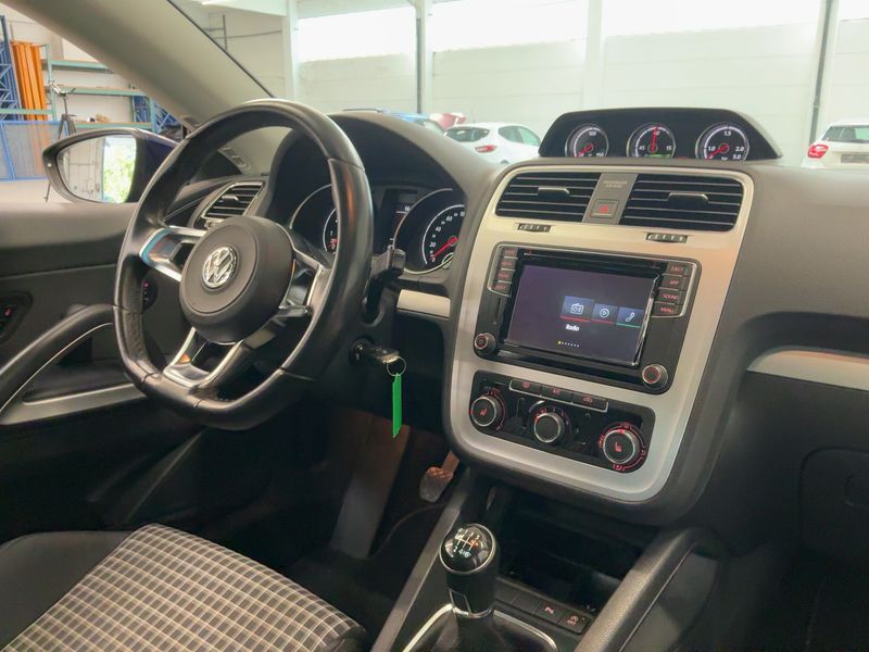 Volkswagen Scirocco 2.0 TSI BlueMotion Tech — zdjęcie 12