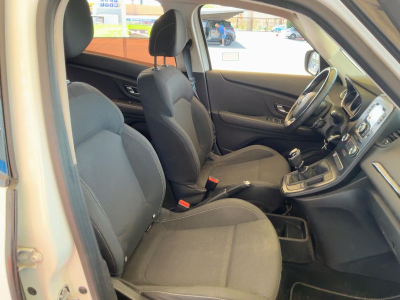 Renault Grand Scenic 1.2 TCe Energy Grand Life — zdjęcie 11
