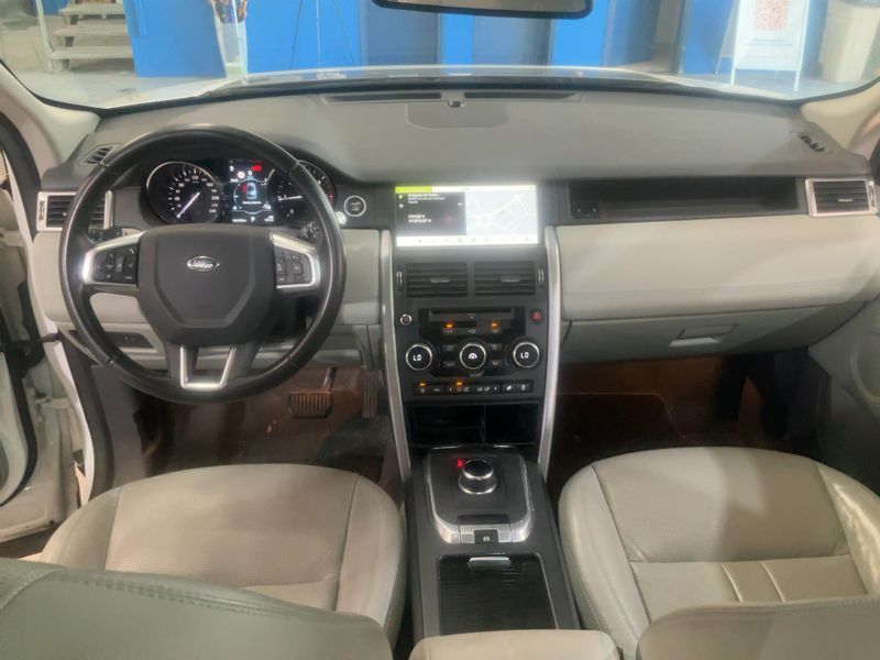 Land Rover Discovery Sport 2.0 Td4 SE AWD — zdjęcie 12
