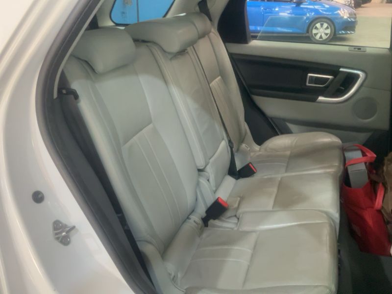 Land Rover Discovery Sport 2.0 Td4 SE AWD — zdjęcie 14