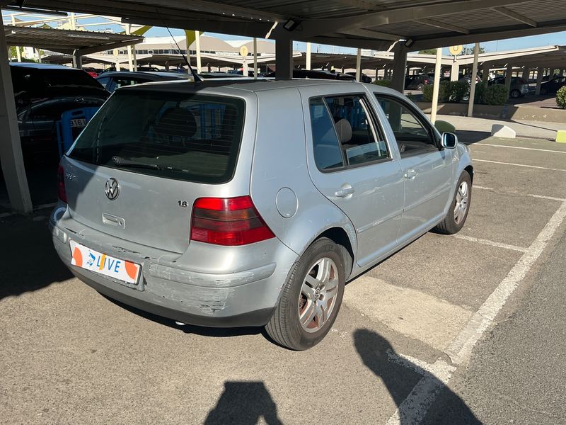 Volkswagen Golf IV 1.6 Highline — zdjęcie 2