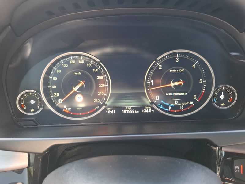 BMW X6 M50d — zdjęcie 12