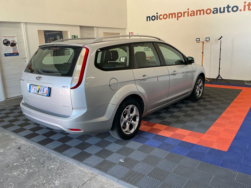 Ford Focus 1.6 TDCi ECOnetic — zdjęcie 2