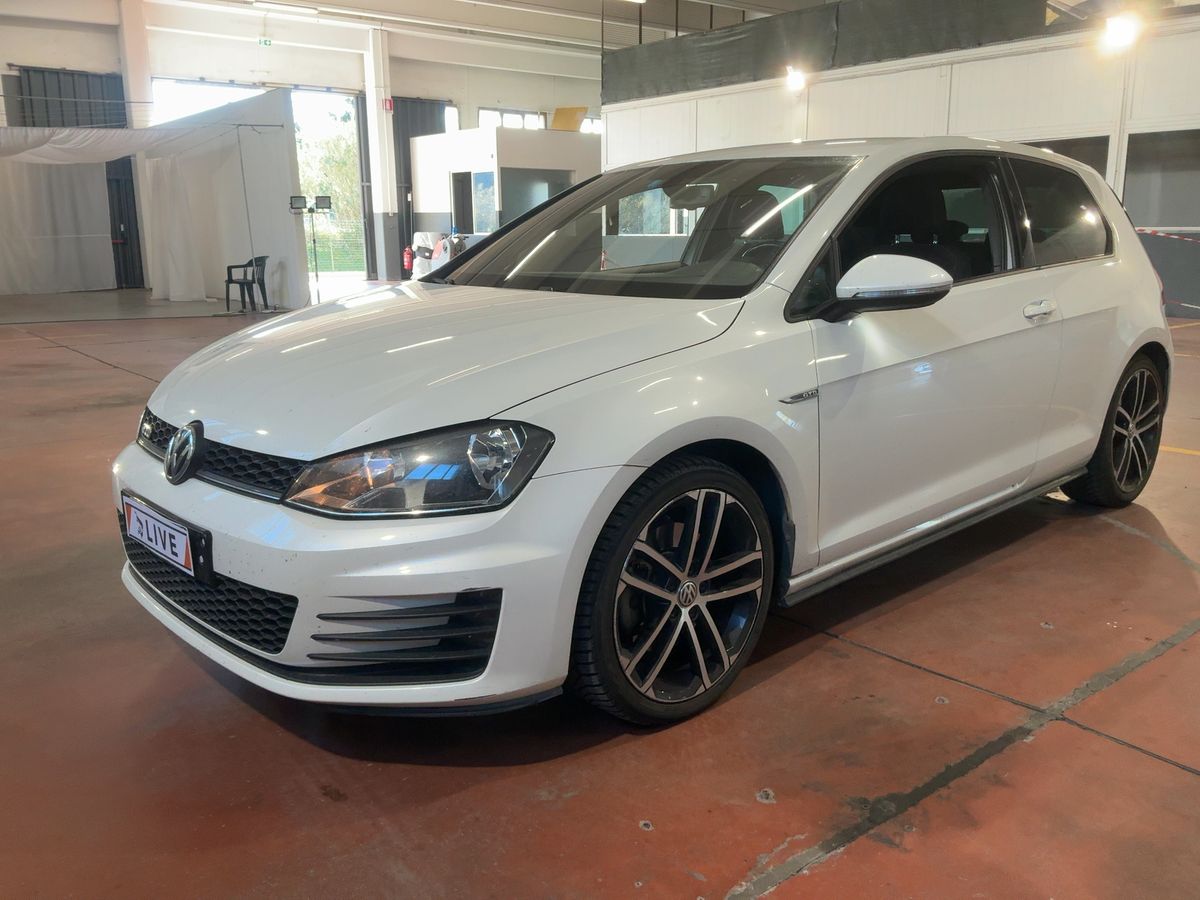 Volkswagen Golf 2015 — photo 1