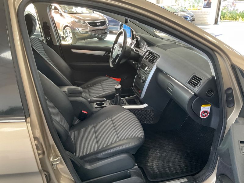 Mercedes-Benz B-Klasse B 200 — zdjęcie 3