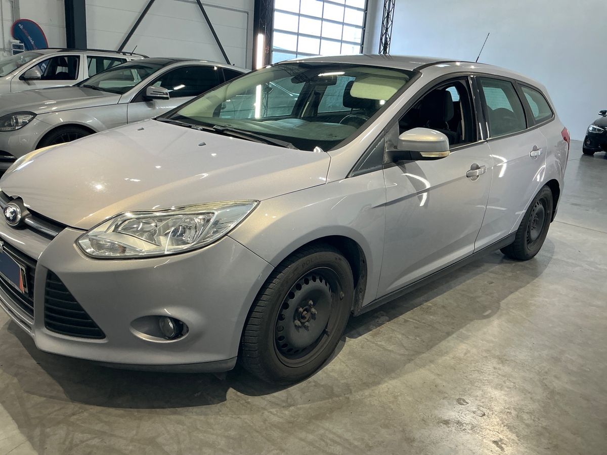 Ford Focus 2014 — photo 1