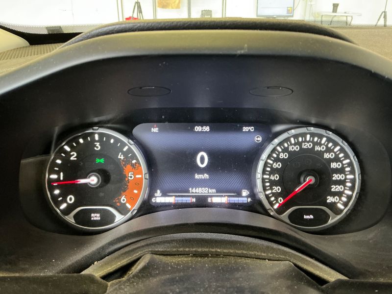 Jeep Renegade 2.0 M-Jet Limited 4WD — zdjęcie 13