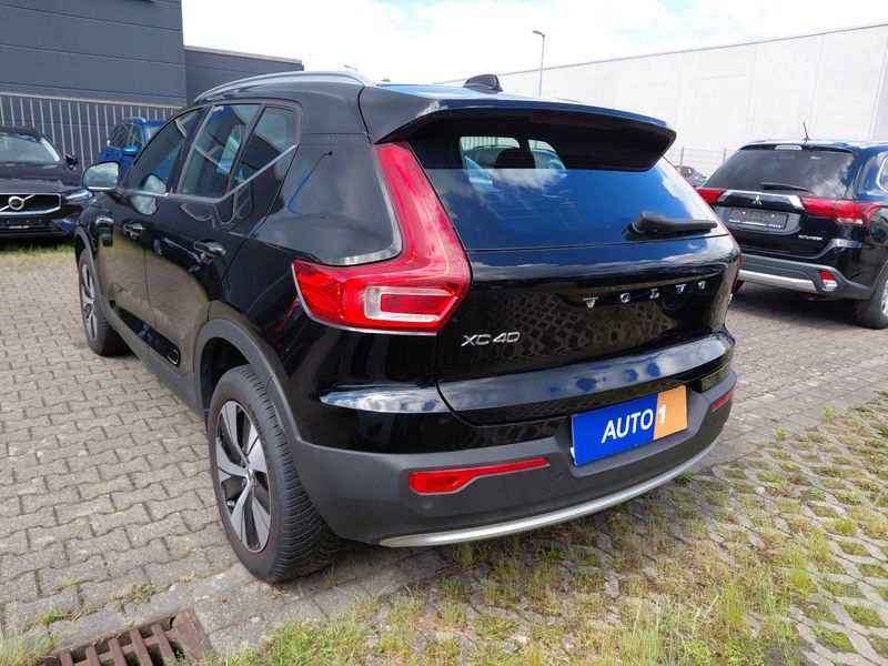 Volvo XC40 1.5 T4 Recharge Plug-in Hybrid Core 2WD — zdjęcie 3