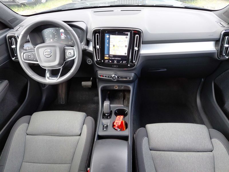 Volvo XC40 1.5 T4 Recharge Plug-in Hybrid Core 2WD — zdjęcie 11