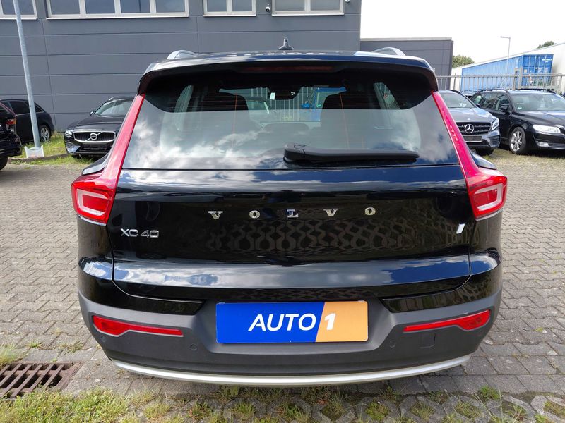 Volvo XC40 1.5 T4 Recharge Plug-in Hybrid Core 2WD — zdjęcie 4