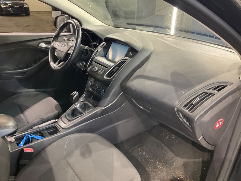 Ford Focus 1.5 TDCi Trend 2015 – снимка 24