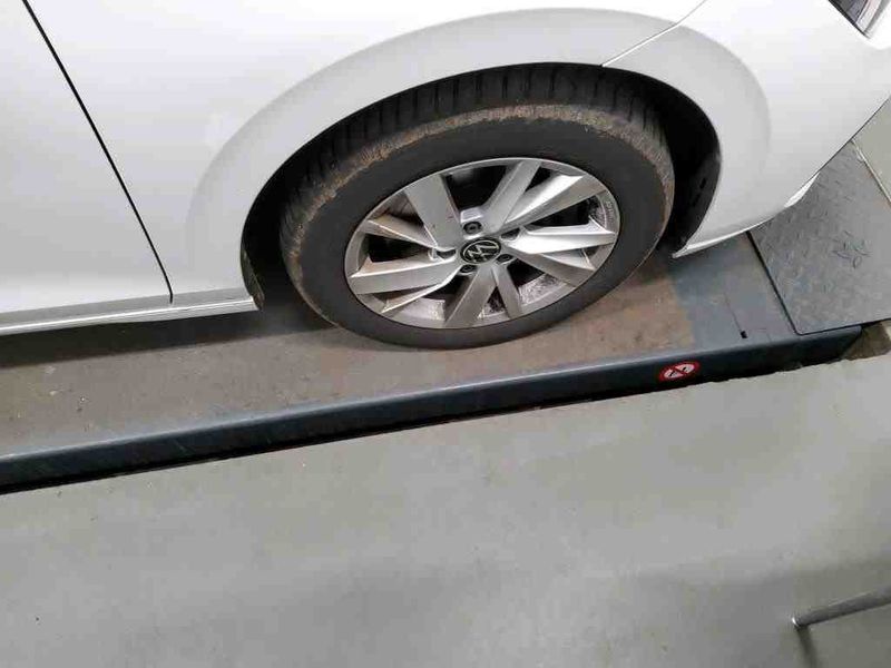 Volkswagen Golf VIII 2.0 TDI Life — zdjęcie 22