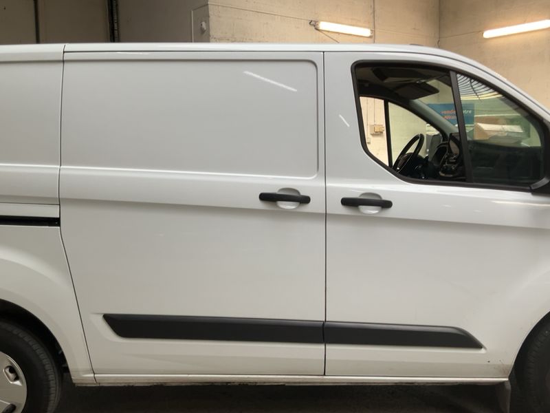 Ford Transit Custom 2.0 TDCi 300 L1 Limited — zdjęcie 7