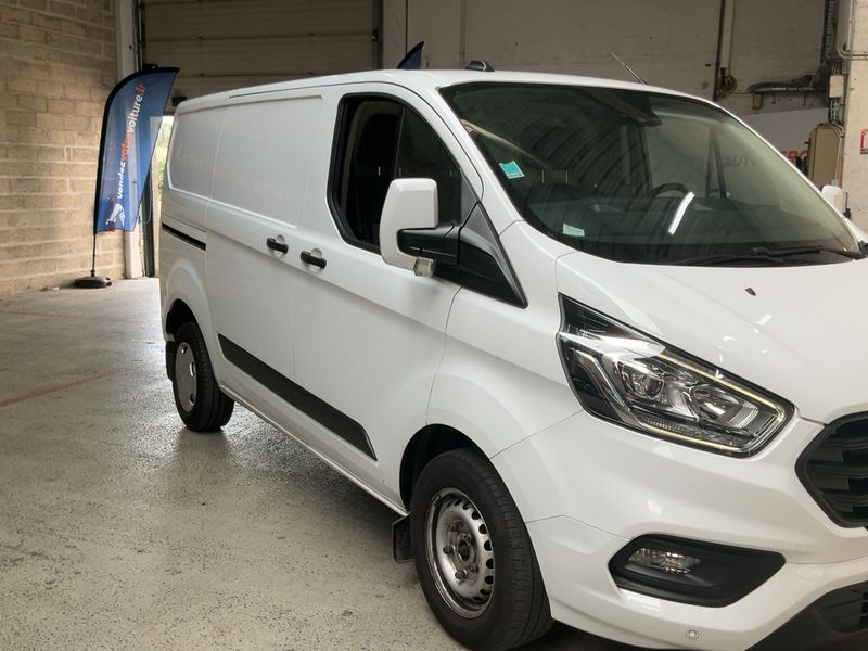 Ford Transit Custom 2.0 TDCi 300 L1 Limited — zdjęcie 8