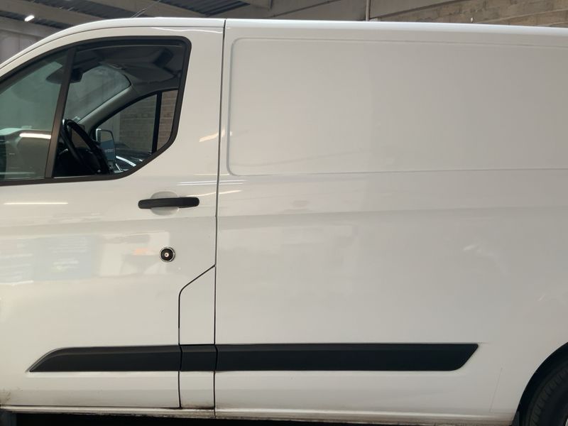 Ford Transit Custom 2.0 TDCi 300 L1 Limited — zdjęcie 4