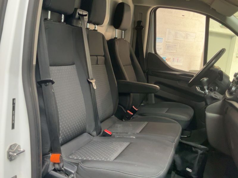 Ford Transit Custom 2.0 TDCi 300 L1 Limited — zdjęcie 11