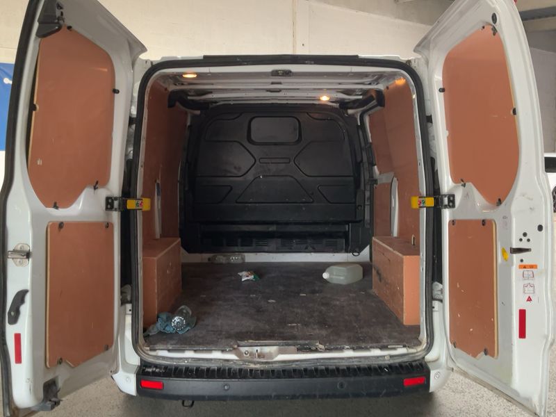 Ford Transit Custom 2.0 TDCi 300 L1 Limited — zdjęcie 10