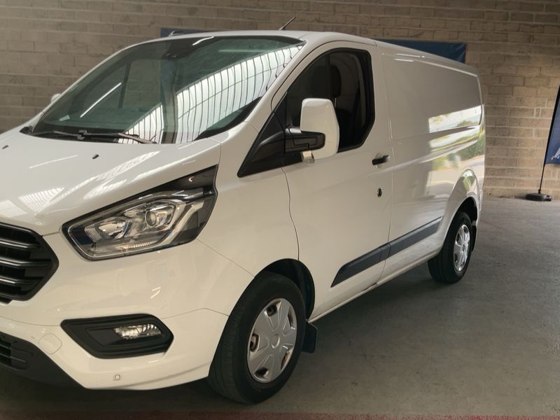 Ford Transit Custom 2.0 TDCi 300 L1 Limited — zdjęcie 2