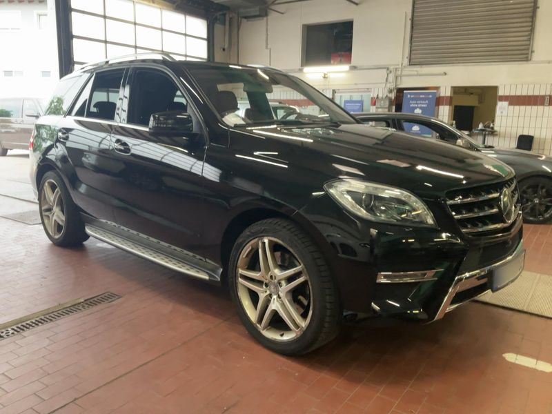 Mercedes-Benz M-Klasse ML 350 BlueEfficiency — zdjęcie 8