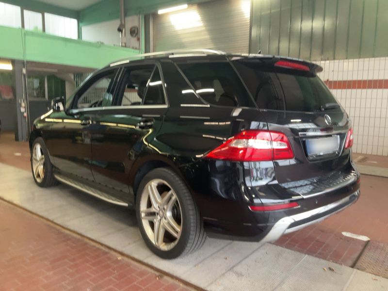 Mercedes-Benz M-Klasse ML 350 BlueEfficiency — zdjęcie 3