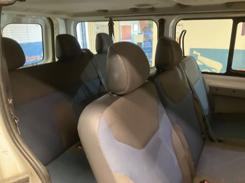 Renault Trafic 2.0 dCi Generation Evado 2012 – снимка 33