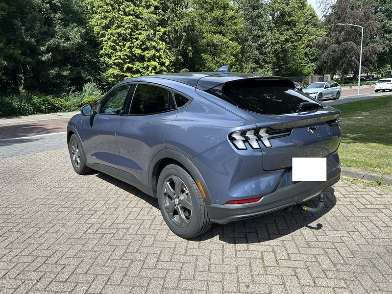 Ford Mustang Mach-E electric drive 198 kW — zdjęcie 2