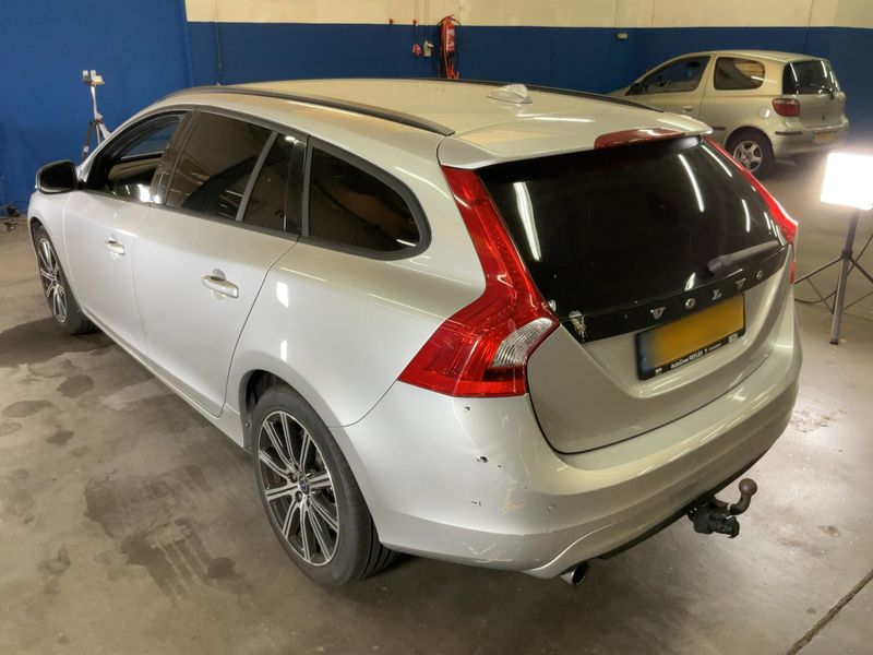 Volvo V60 1.6 D Kinetic — zdjęcie 3