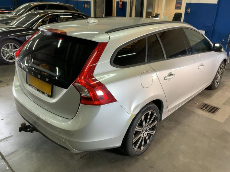 Volvo V60 1.6 D Kinetic — zdjęcie 6