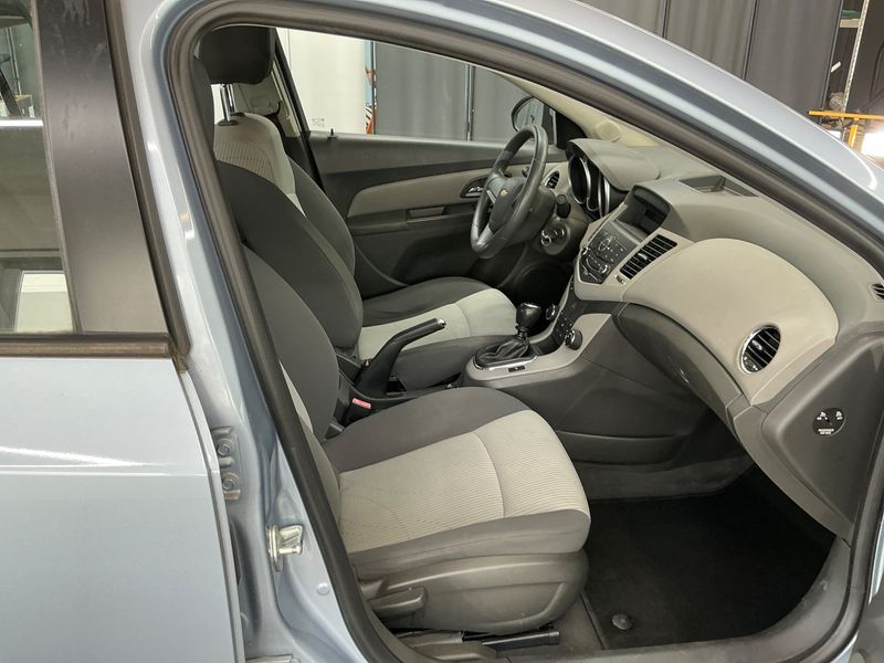 Chevrolet Cruze 1.6 Basis — zdjęcie 3