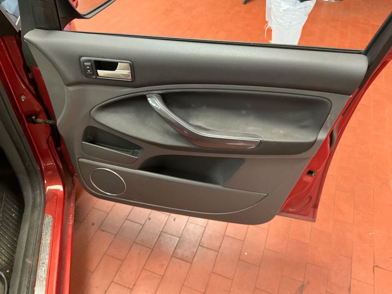 Ford C-Max 2.0 TDCi Titanium 2009 – снимка 27