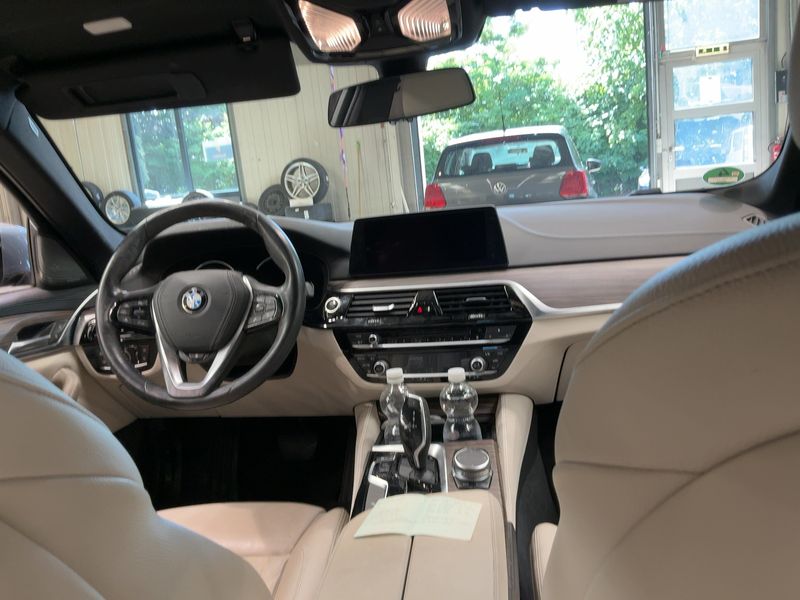BMW 5er 530d xDrive Luxury Line 2017 – снимка 18
