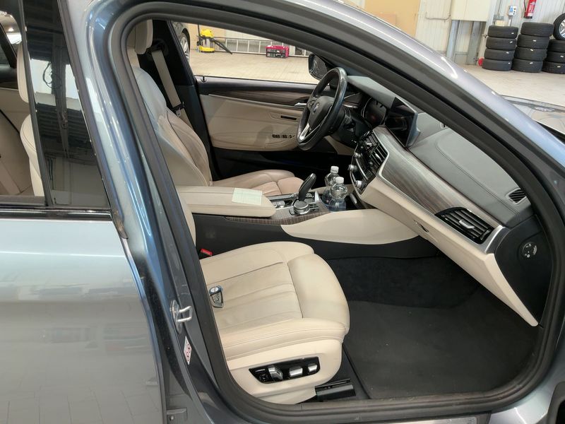 BMW 5er 530d xDrive Luxury Line 2017 – снимка 17