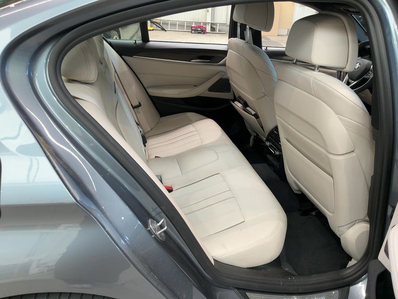 BMW 5er 530d xDrive Luxury Line 2017 – снимка 20