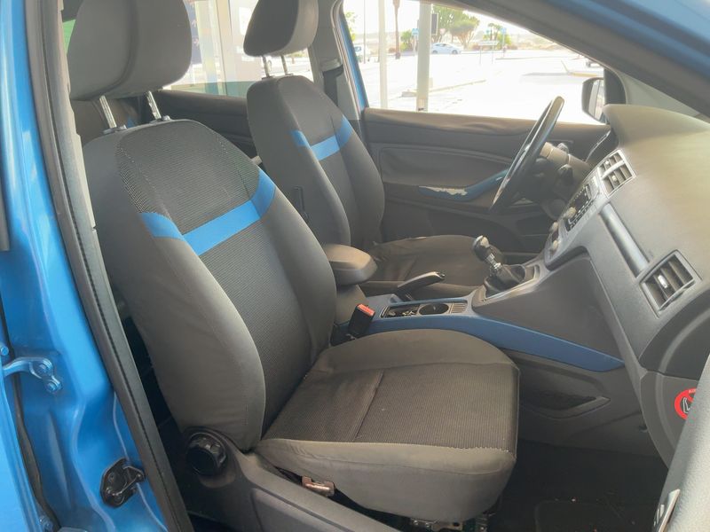 Ford Kuga 2.0 TDCi Trend — zdjęcie 11