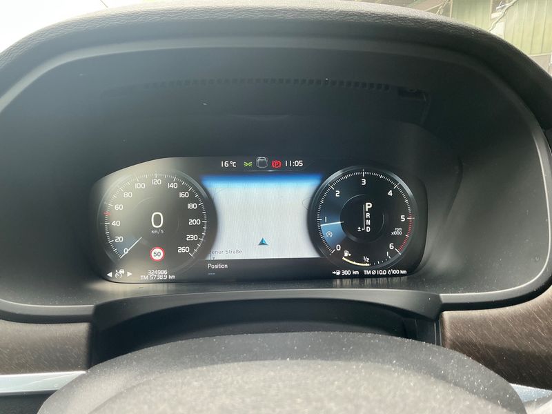 Volvo V90 Cross Country 2.0 D5 Pro AWD — zdjęcie 13