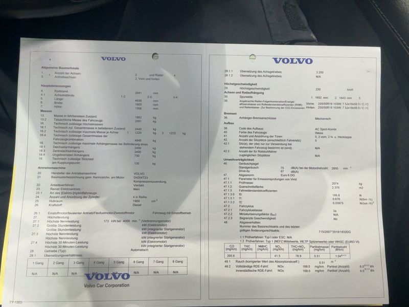 Volvo V90 Cross Country 2.0 D5 Pro AWD — zdjęcie 16