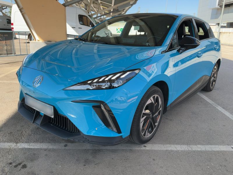 MG 4 electric drive 150 kW Luxury — zdjęcie 1