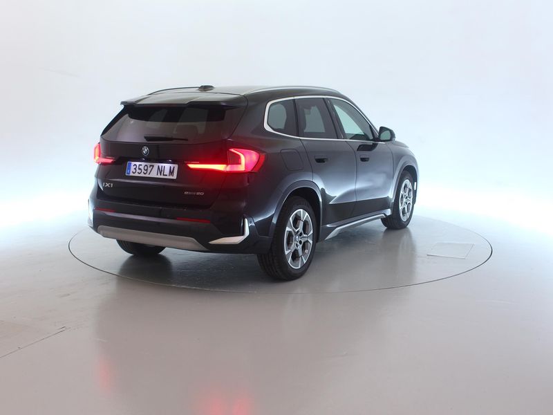 BMW iX1 eDrive 20 xLine — zdjęcie 3