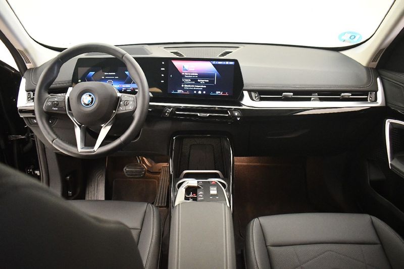 BMW iX1 eDrive 20 xLine — zdjęcie 11
