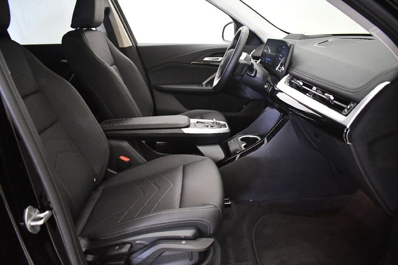 BMW iX1 eDrive 20 xLine — zdjęcie 10