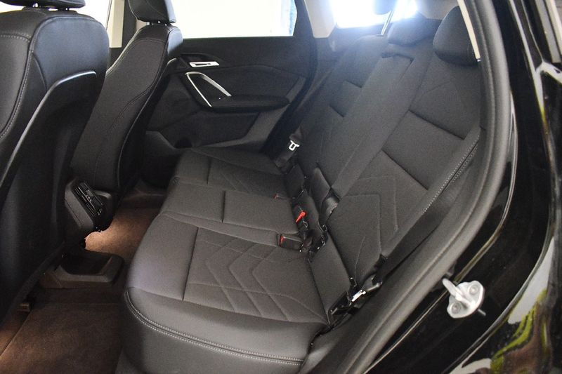 BMW iX1 eDrive 20 xLine — zdjęcie 13