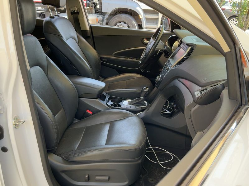 Hyundai Santa Fe 2.2 CRDi Family+ 2WD — zdjęcie 11