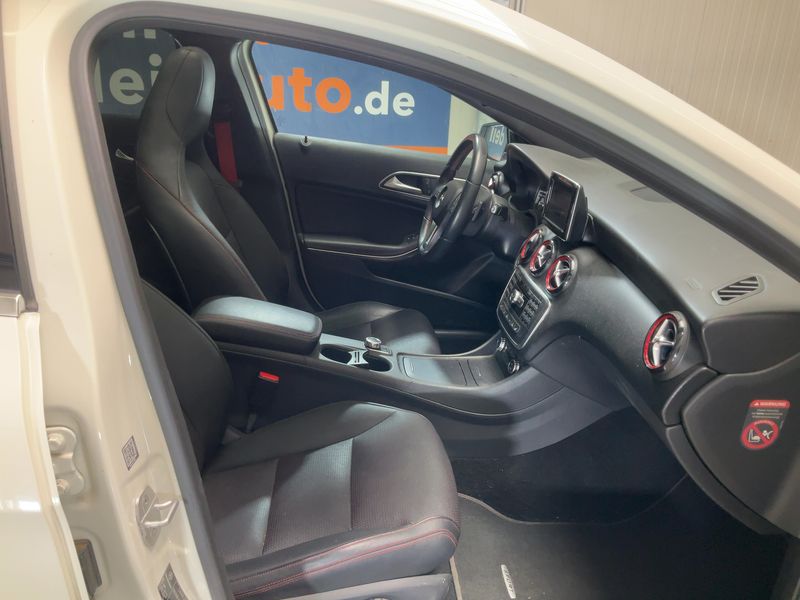 Mercedes-Benz A-Klasse A 250 AMG Sport — zdjęcie 11