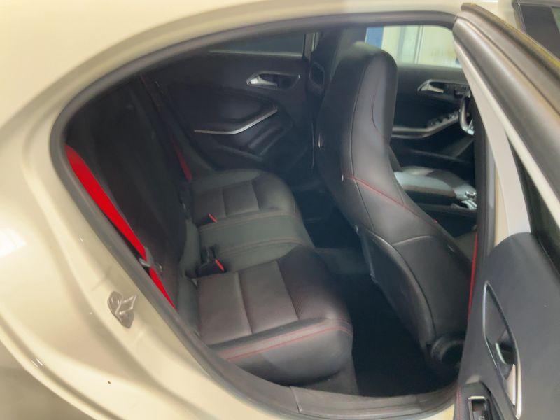 Mercedes-Benz A-Klasse A 250 AMG Sport — zdjęcie 14