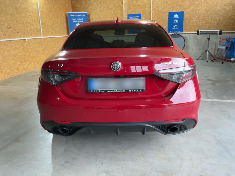 Alfa Romeo Giulia 2.0 Turbo Competizione Q4 — zdjęcie 5